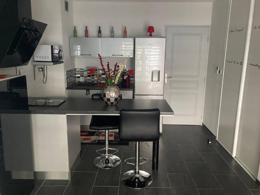 Ferienwohnung Magnifique Studio Tout Equipe Classe 2 Etoiles Saint-Leu Exterior foto